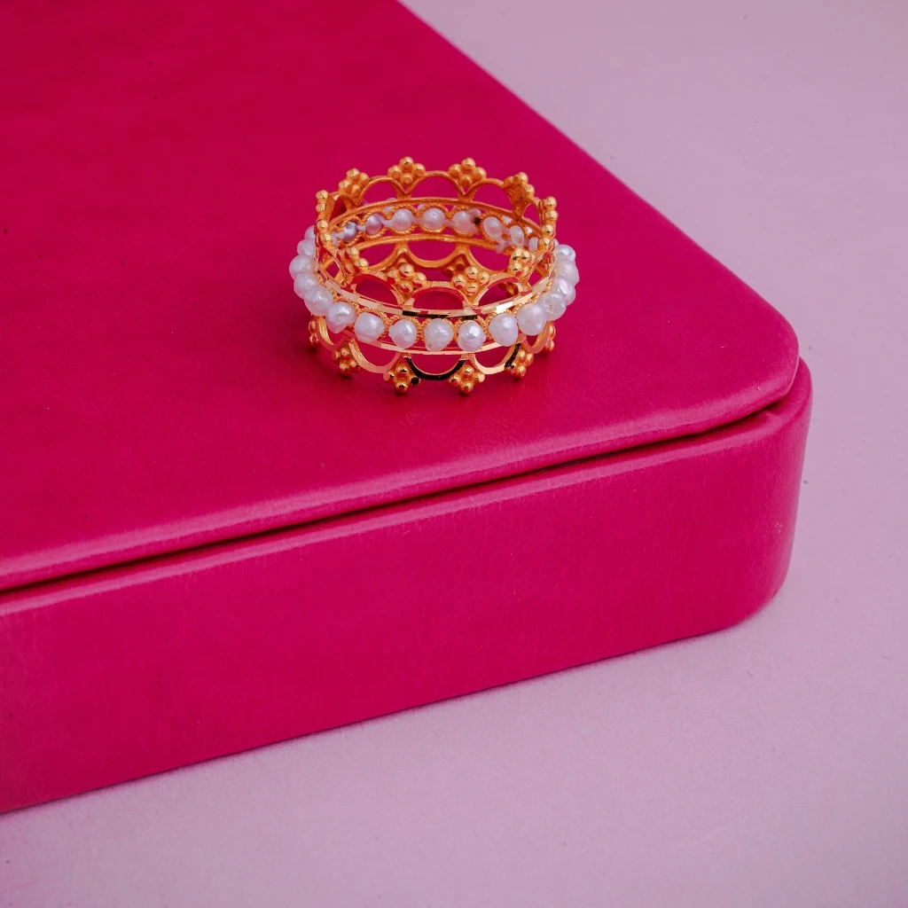 LJ174: One Line Pearl Ring